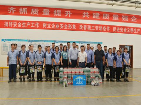 炎炎夏日，市总工会送清凉，丝丝关爱暖人心